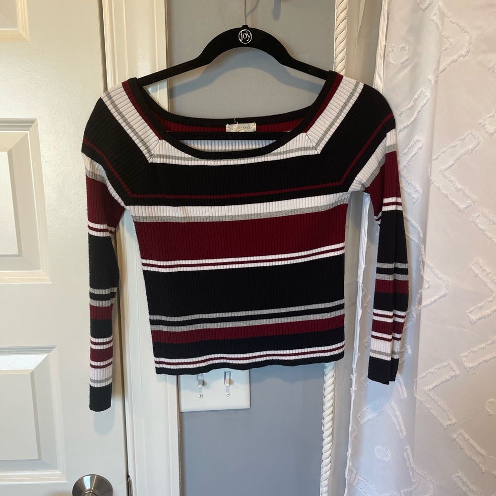 Fitted long sleeve crop top